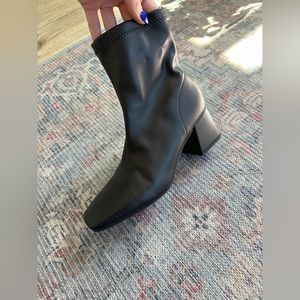 ✨Like-New Square Toe Black Booties